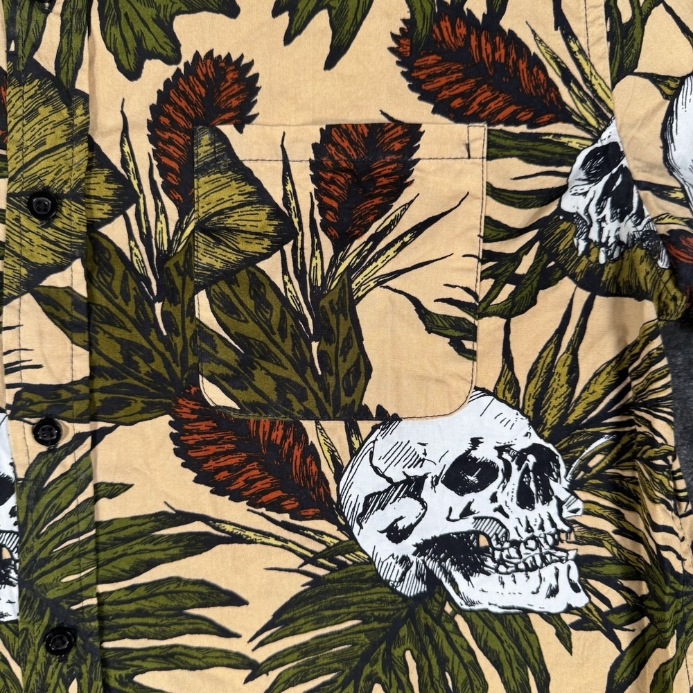 RSQ Short Sleeve Shirt Mens Sz Large Button-Up With Skull Palm Tree Print Summer - Picture 4 of 7